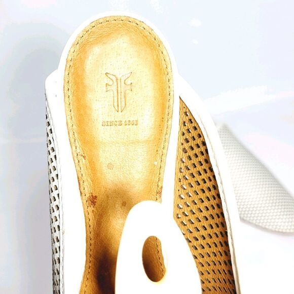 Frye   - Picture 6 of 9